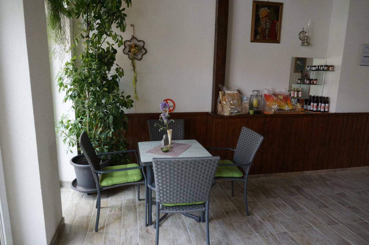 Villa Zur Weinlaube à Mönchhof Extérieur photo